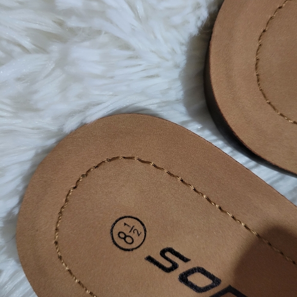 Sandals - Picture 3 of 7